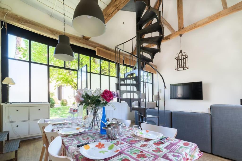 Le Clos Du Tilleul Fabuleuse Propriete 15 A 30 Pers Piscine Au Coeur D'Un Charmant Village Thilouze 외부 사진