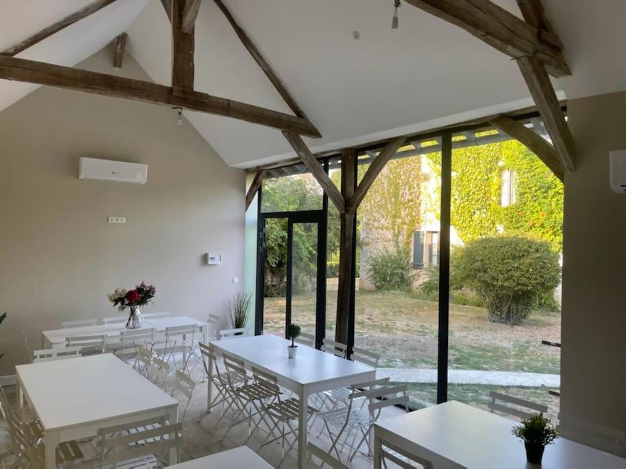 Le Clos Du Tilleul Fabuleuse Propriete 15 A 30 Pers Piscine Au Coeur D'Un Charmant Village Thilouze 외부 사진